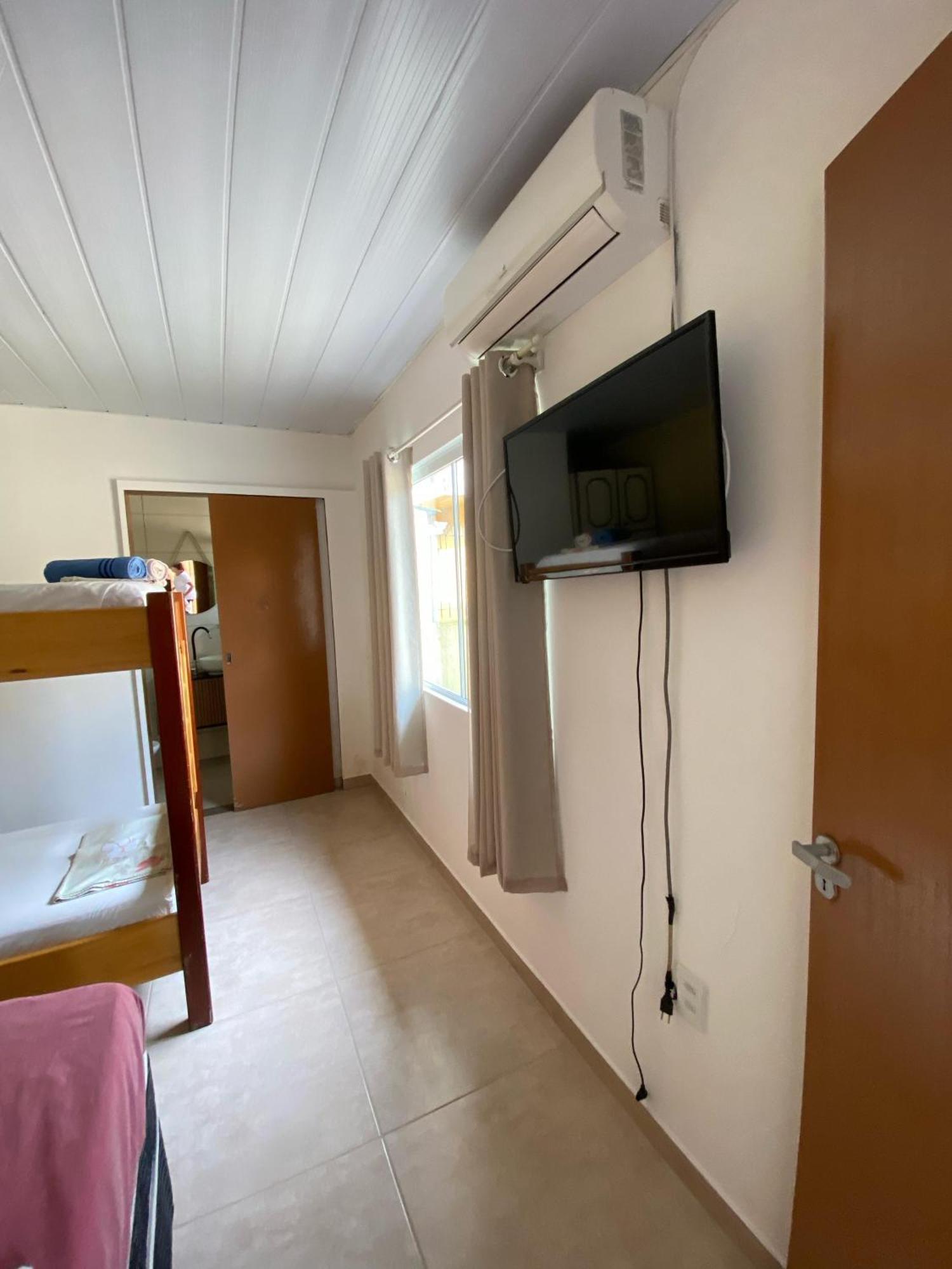 Residencial Erva Doce - 400m Da De Canasvieiras Guest house